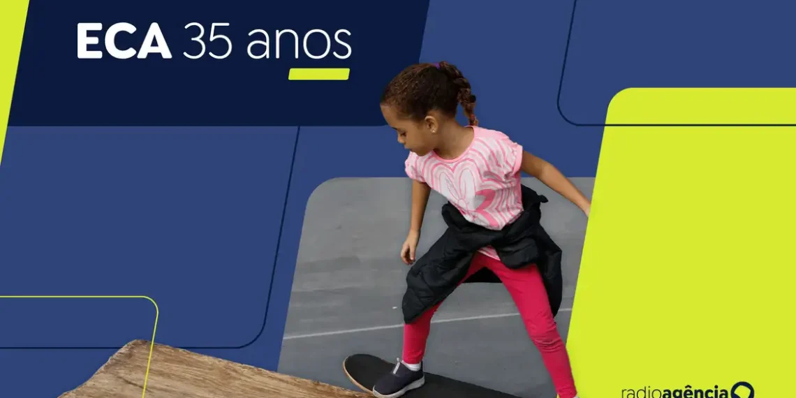 Macaé Evaristo participa da abertura do seminário "35 Anos do ECA", em Brasília. Evento reforça a importância da construção coletiva na defesa dos direitos da infância.