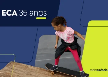 Macaé Evaristo participa da abertura do seminário "35 Anos do ECA", em Brasília. Evento reforça a importância da construção coletiva na defesa dos direitos da infância.