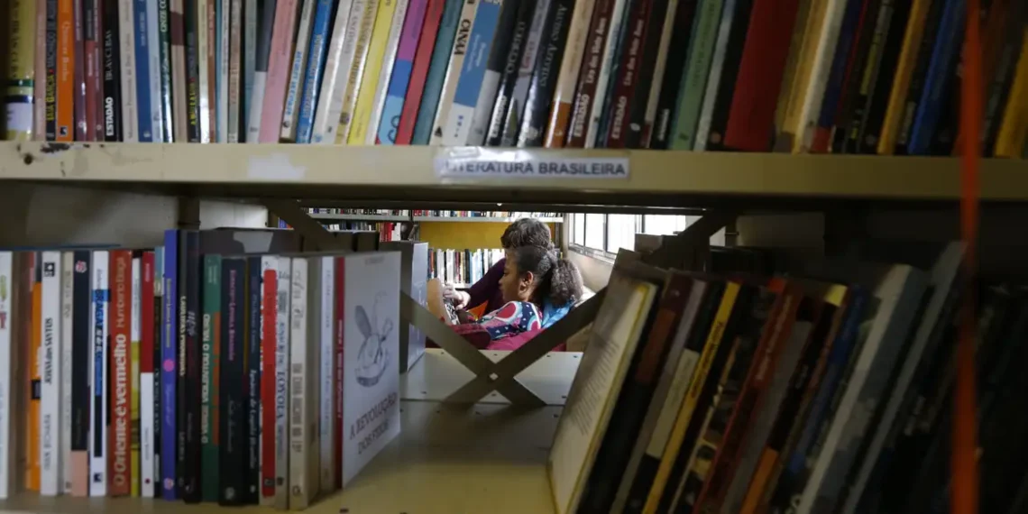 Consulta pública sobre o novo Plano Nacional do Livro e Leitura (PNLL) 2025–2035 está aberta até 8 de agosto. Objetivo é ouvir a população e fortalecer ações para leitura, bibliotecas e literatura no país.