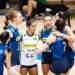 Seleção brasileira feminina de vôlei vence a Bulgária por 3 a 1 e assegura classificação antecipada à fase final da Liga das Nações. Rosamaria brilha com 18 pontos.