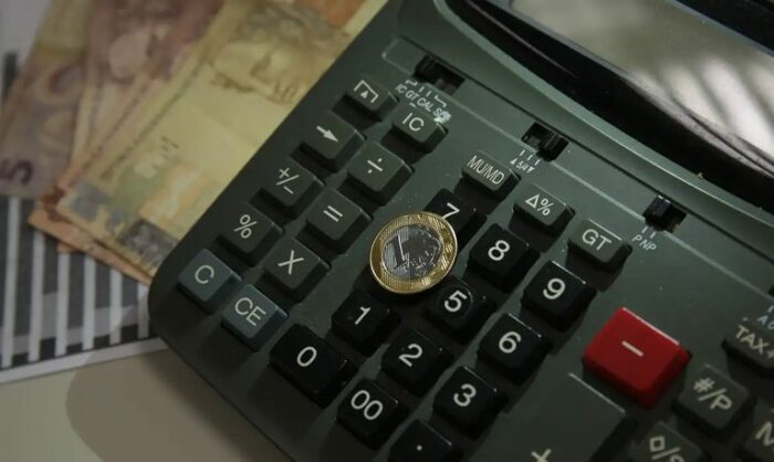Tesouro Direto movimenta R$ 5,77 bilhões em junho, com destaque para o Tesouro Selic. Número de investidores ativos passa de 3 milhões.