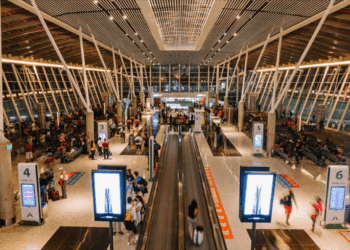 Com 12 aeroportos listados, o Brasil ocupa o segundo lugar no ranking AirHelp Score dos 100 melhores aeroportos do mundo. Brasília aparece na 4ª colocação, superando países como Japão, Espanha e Reino Unido.