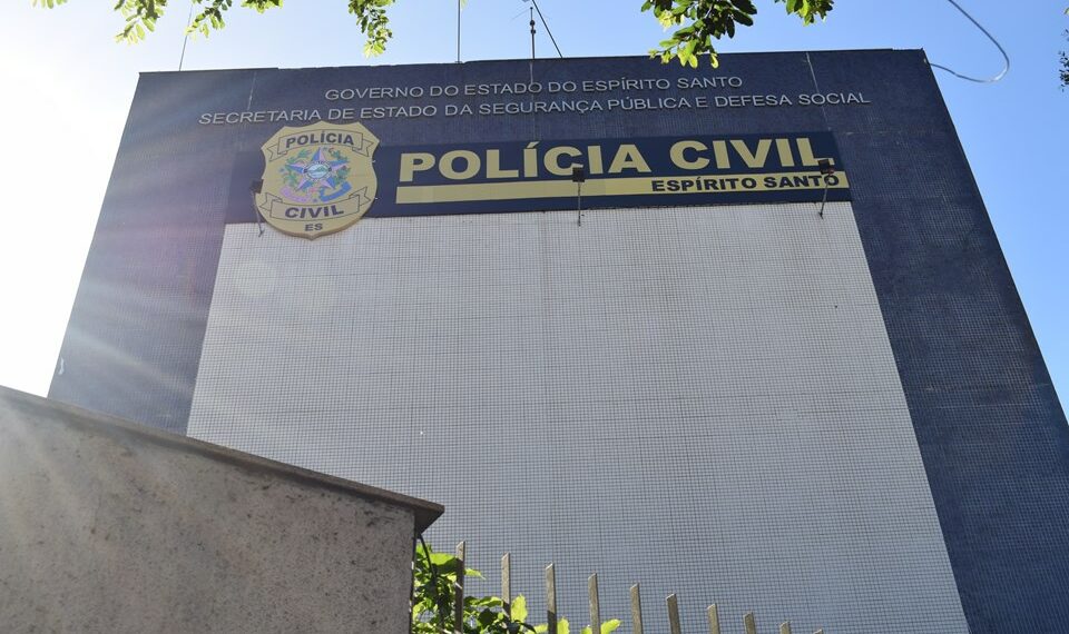 Polícia Civil do Espírito Santo confirma Ibade como banca do concurso para Oficial Investigador de Polícia (OIP). São 1.052 vagas com remuneração inicial de R$ 8.171,62.