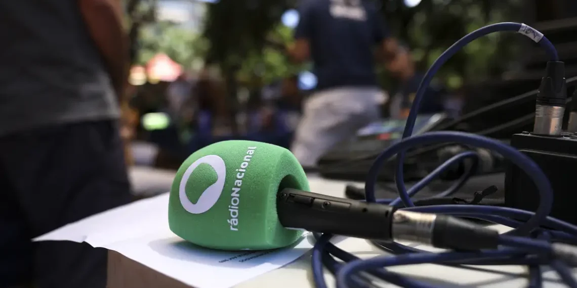 Rede da Rádio Nacional cresce 27% em audiência e entra no ranking das 15 mais ouvidas do Rio. Destaques em São Paulo, Recife e Brasília consolidam estratégia da EBC.