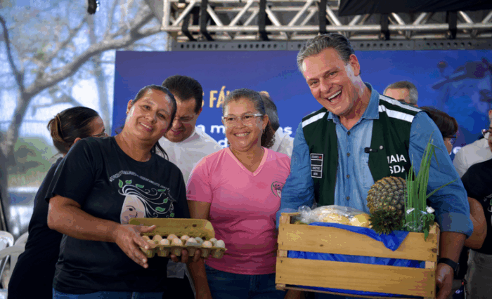 Carlos Fávaro entrega máquinas e equipamentos para agricultura familiar em Sorriso e outros municípios de MT. Investimento de R$ 5 milhões visa aumentar a produtividade e garantir dignidade no campo.