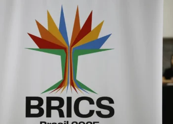 Cúpula do Brics no Rio terá reforço militar com aviões armados, antidrones, blindados e operações de varredura em veículos e edifícios. Evento ocorrerá nos dias 6 e 7 de julho e reunirá líderes de 11 países-membros.