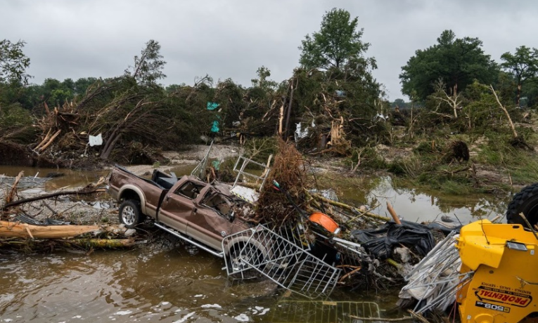 Governo do Brasil lamenta tragédia causada por enchentes no Texas, expressa solidariedade às vítimas e defende ações conjuntas da comunidade internacional contra a crise climática. Número de mortos já passa de 50, incluindo 15 crianças.