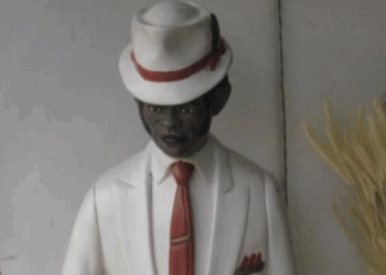 Zé Pelintra é uma das entidades mais reverenciadas nas religiões afro-brasileiras. Descubra sua origem, trajes icônicos e papel como protetor espiritual.