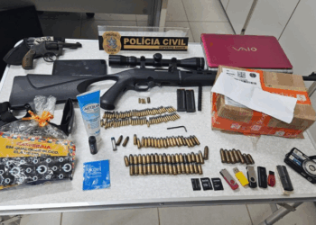 Policial militar reformado é preso por estupro de vulnerável contra as filhas gêmeas no Espírito Santo. Ele também foi autuado por posse ilegal de armas.