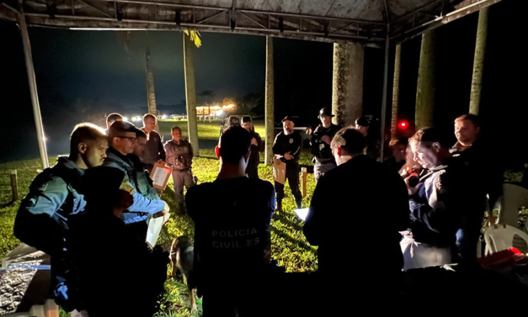 Operação “Fim da Linha” prende líder do tráfico em Fundão (ES). Polícia Civil e PMES atuam para desmantelar grupo ligado a homicídios e venda de drogas.