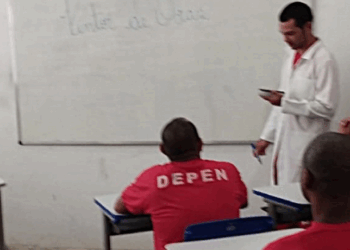 Presídio em Araçuaí (MG) inicia curso de Pintor de Obras para detentos em parceria com IFNMG e Senappen. Iniciativa alia capacitação profissional, remição de pena e ressocialização.