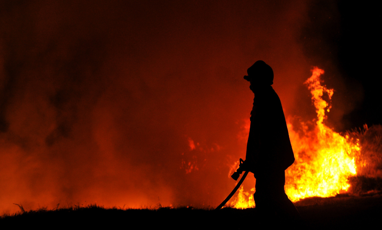 Corpo de Bombeiros do ES inicia curso de combate a incêndios florestais após 15 anos. Ação faz parte do PREVINES e conta com apoio do Ministério Público do Estado.