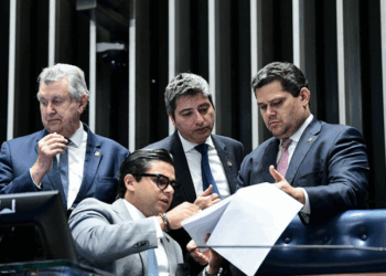 PEC 66 pode ser votada nesta quarta no Senado. Proposta autoriza parcelamento de dívidas dos municípios com a Previdência em até 360 vezes e impõe limite para pagamento de precatórios.