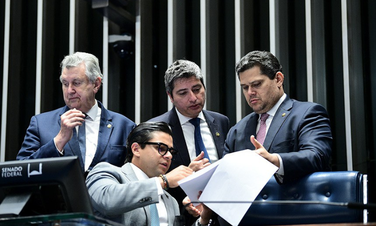 PEC 66 pode ser votada nesta quarta no Senado. Proposta autoriza parcelamento de dívidas dos municípios com a Previdência em até 360 vezes e impõe limite para pagamento de precatórios.