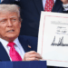 Medida de Trump gera tensão na Câmara, com discussões entre oposição e governo. STF e Lula são alvos de críticas, enquanto PT estuda cassação de Eduardo Bolsonaro.