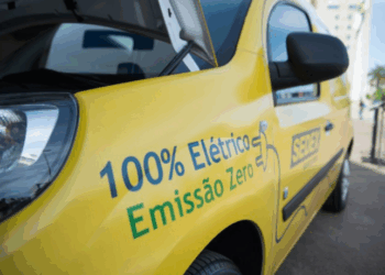 Lula assina decreto que zera IPI para carros compactos e sustentáveis. Medida faz parte do programa Mover e visa reduzir emissões no setor automotivo.