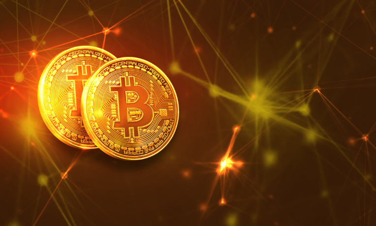 Bitcoin bate novo recorde ao ultrapassar US$ 118 mil e se aproxima de US$ 120 mil. Analistas destacam demanda orgânica e projetos de lei nos EUA como motores da valorização.