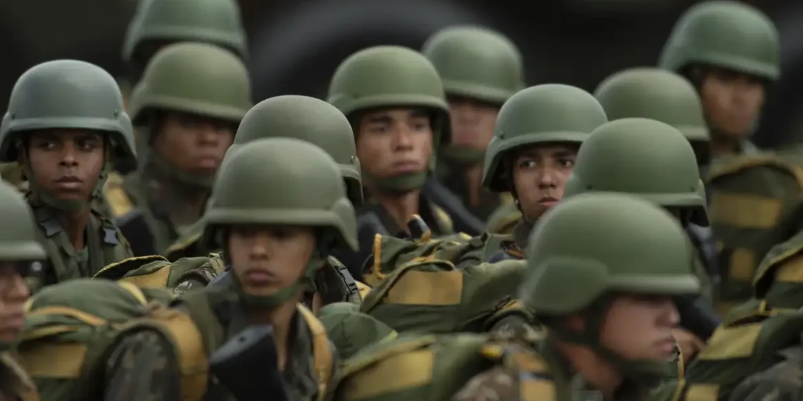 Senado aprova reajuste do soldo dos militares das Forças Armadas em duas parcelas de 4,5%, com impacto orçamentário de R$ 3 bilhões em 2025 e R$ 5,3 bilhões em 2026. Valor para carreira militar varia de R$ 1.177 a R$ 14.711.