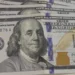 Dólar fecha acima de R$ 5,50 após ameaça de tarifa de 50% anunciada por Trump sobre produtos brasileiros. Ibovespa cai 1,31% em dia de baixa liquidez e tensão diplomática.
