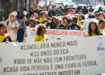 Livro "Cidade Partida 30 anos depois" revisita desigualdade social no Rio com novos artigos e entrevistas. Segurança pública, racismo e falta de políticas estruturais dominam os debates.