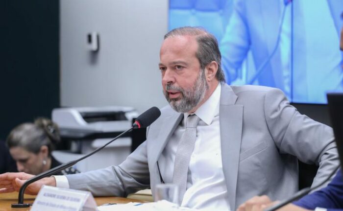Ministro de Minas e Energia, Alexandre Silveira, apresenta na Câmara a MP que propõe modernização do setor elétrico, abertura do mercado livre para consumidores residenciais e nova Tarifa Social beneficiando 60 milhões de pessoas.