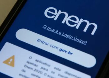 Operação da Polícia Federal revela golpe milionário com sites falsos de inscrição no Enem 2024. Candidatos enganados perderam dinheiro e ficaram fora do exame. PF bloqueia bens e segue investigação.
