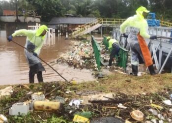 Flagrante de descarte irregular de entulho em área de preservação ambiental em Vila Velha gerou ação da Guarda Municipal; prefeitura reforça orientação e alerta multa de até R\$ 4 mil. Saiba como agir corretamente.