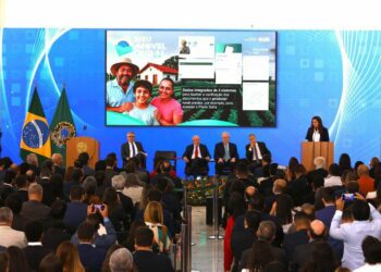 Governo regulamenta o uso da biometria para concessão de benefícios sociais e lança medidas para digitalização pública, como a nova Carteira de Identidade Nacional e a plataforma Meu Imóvel Rural.