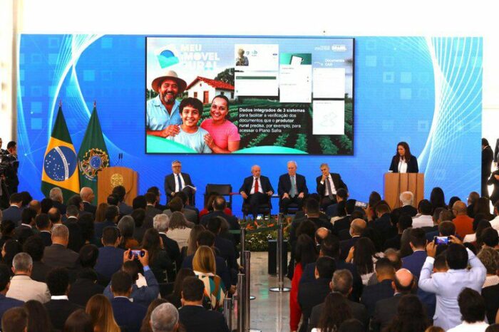 Governo regulamenta o uso da biometria para concessão de benefícios sociais e lança medidas para digitalização pública, como a nova Carteira de Identidade Nacional e a plataforma Meu Imóvel Rural.