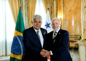 Lula e o presidente do Panamá, José Raúl Molino, discutem agenda econômica, turismo, infraestrutura e integração do país ao Mercosul. Visitas oficiais e investimentos estão no radar.