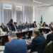Geraldo Alckmin lidera reunião com empresários e ministros nesta terça (15) para discutir contramedidas econômicas após sanções externas. Participam nomes da FIESP, CNI, ABIMAQ e EMBRAER.