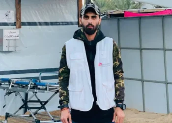 O higienista Abdullah Hammad, da Médicos Sem Fronteiras, foi morto por forças israelenses em Gaza. Organização denuncia ataque deliberado durante distribuição de alimentos. Entenda o caso.