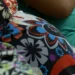 Estudo da UFPel mostra que 1 em cada 23 adolescentes brasileiras se torna mãe por ano. Região Norte tem maior taxa, e 69% dos municípios superam o nível esperado. Fatores socioeconômicos são os principais responsáveis.