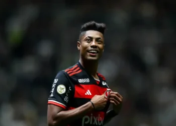 Manipulação no futebol: entenda a acusação contra Bruno Henrique por supostamente alterar resultado para benefício em sites de apostas.