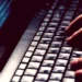 Após sofrer ataque hacker, C&M Software retoma parcialmente operações do Pix com autorização do BC. Empresa reforça protocolos de segurança e nega responsabilidade pelo incidente.