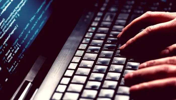 Após sofrer ataque hacker, C&M Software retoma parcialmente operações do Pix com autorização do BC. Empresa reforça protocolos de segurança e nega responsabilidade pelo incidente.