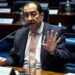 Senador Jorge Kajuru apresenta projeto que endurece a pena para quem fizer apologia a crimes ou criminosos. A proposta eleva a punição de até seis meses para até quatro anos de prisão, com foco no combate à incitação online.
