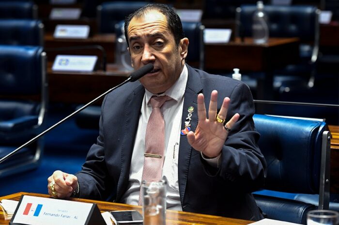 Senador Jorge Kajuru apresenta projeto que endurece a pena para quem fizer apologia a crimes ou criminosos. A proposta eleva a punição de até seis meses para até quatro anos de prisão, com foco no combate à incitação online.