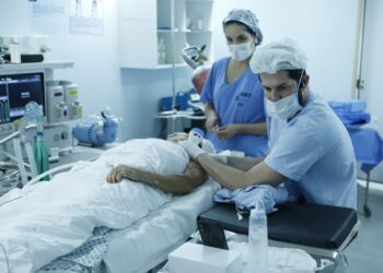 O Senado aprovou sete novas leis para ampliar políticas públicas de saúde no Brasil em 2025. Entre elas, estão inclusão social para pessoas com fibromialgia, terapia nutricional no SUS para autistas e ações de prevenção ao HPV.