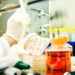 Projeto de lei no Senado propõe isentar do Imposto de Importação medicamentos e insumos usados em pesquisas sobre o câncer. Iniciativa quer impulsionar avanços na oncologia e reduzir custos científicos no Brasil.