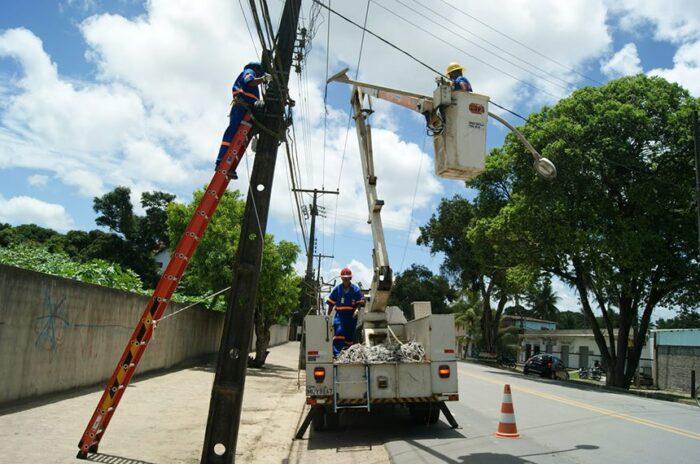 Nova lei eleva penas para furto e roubo de cabos de energia e telefonia. Receptação e empresas envolvidas também terão punições mais duras.