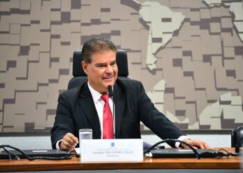 Senado define comissão temporária que irá aos EUA discutir novas tarifas sobre produtos brasileiros. Missão oficial ocorrerá entre 29 e 31 de julho.