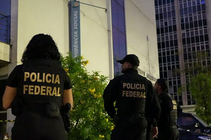 Governo libera R$ 3,3 bilhões para ressarcir aposentados prejudicados por descontos ilegais no INSS. CPMI deve apurar fraudes de R$ 6,3 bilhões.