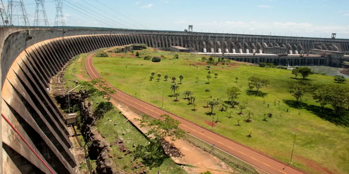 Itaipu avalia construir duas novas turbinas diante do crescimento da demanda de energia no Paraguai, puxada por IA, criptomoedas e data centers.