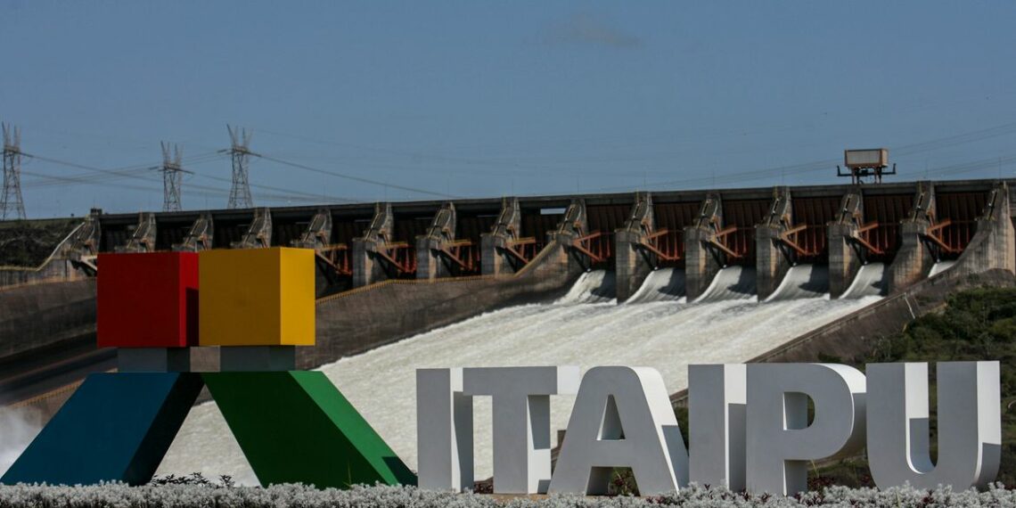 Edição do Caminhos da Reportagem mostra como a Usina de Itaipu equilibra produção de energia e preservação ambiental com reflorestamento, agroecologia e proteção da fauna.