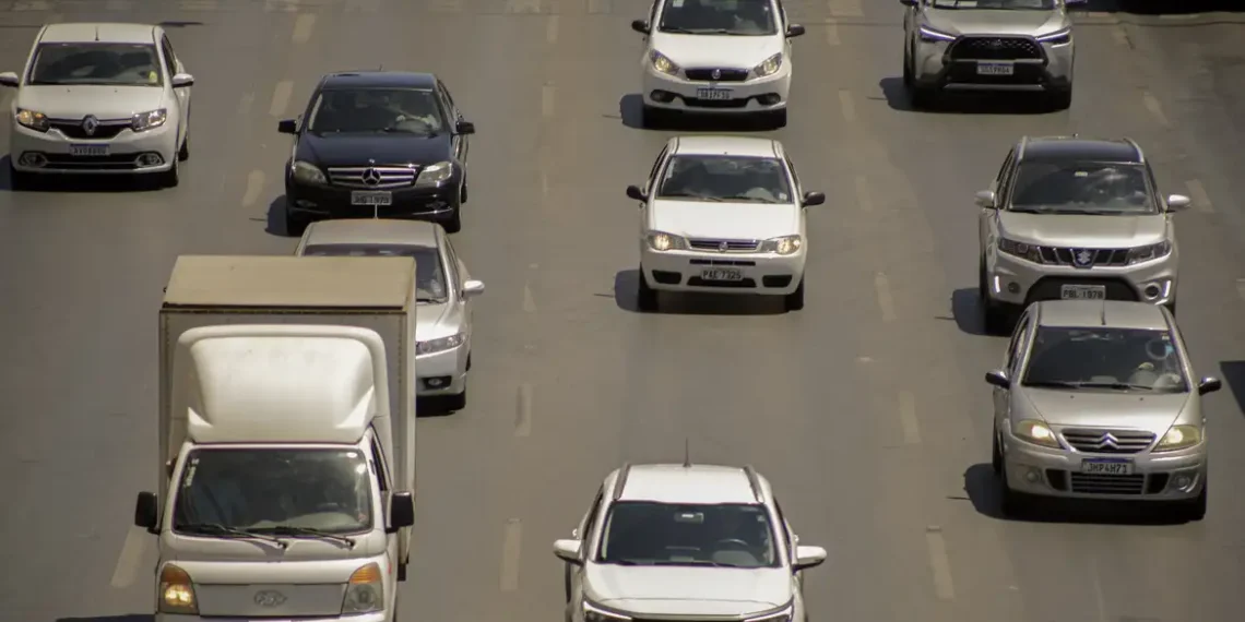 Montadoras como GM, Renault, VW, Hyundai e Stellantis solicitaram credenciamento de modelos ao programa Carro Sustentável, que concede isenção de IPI para carros compactos mais limpos e recicláveis fabricados no Brasil.