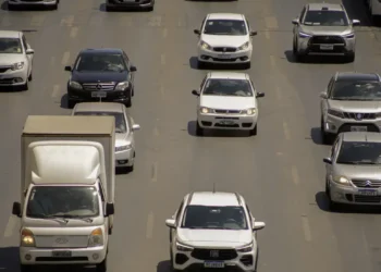 Montadoras como GM, Renault, VW, Hyundai e Stellantis solicitaram credenciamento de modelos ao programa Carro Sustentável, que concede isenção de IPI para carros compactos mais limpos e recicláveis fabricados no Brasil.