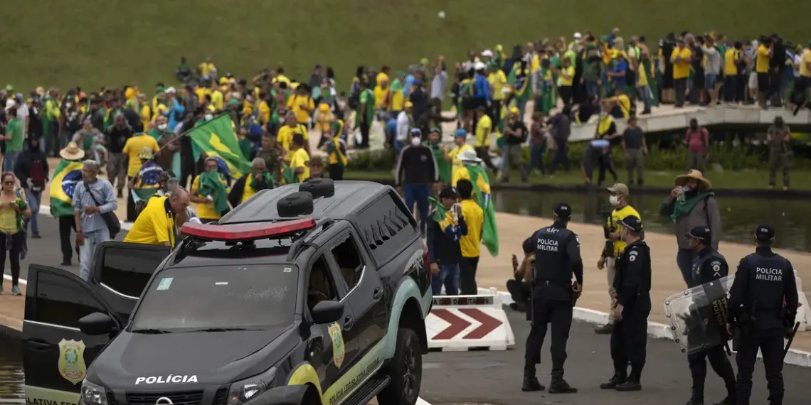 Fernando Oliveira nega omissão no 8 de janeiro e culpa PMDF por falhas. Réu por tentativa de golpe, ele prestou depoimento ao STF nesta quinta (24).
