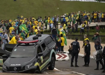 Fernando Oliveira nega omissão no 8 de janeiro e culpa PMDF por falhas. Réu por tentativa de golpe, ele prestou depoimento ao STF nesta quinta (24).