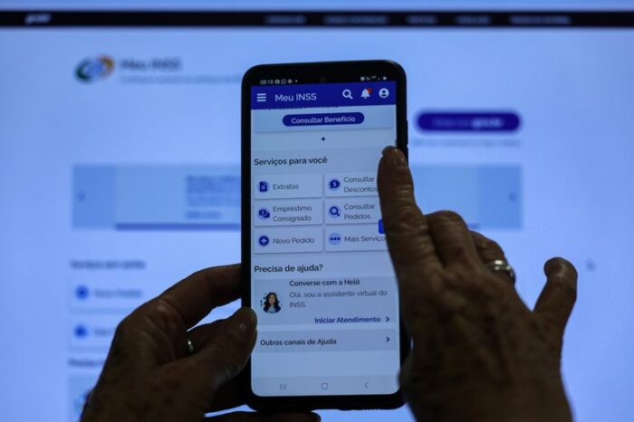Governo Federal paga mais de 1,2 milhão de aposentados e pensionistas lesados por descontos indevidos. Ressarcimento inclui correção pelo IPCA e adesão segue aberta.